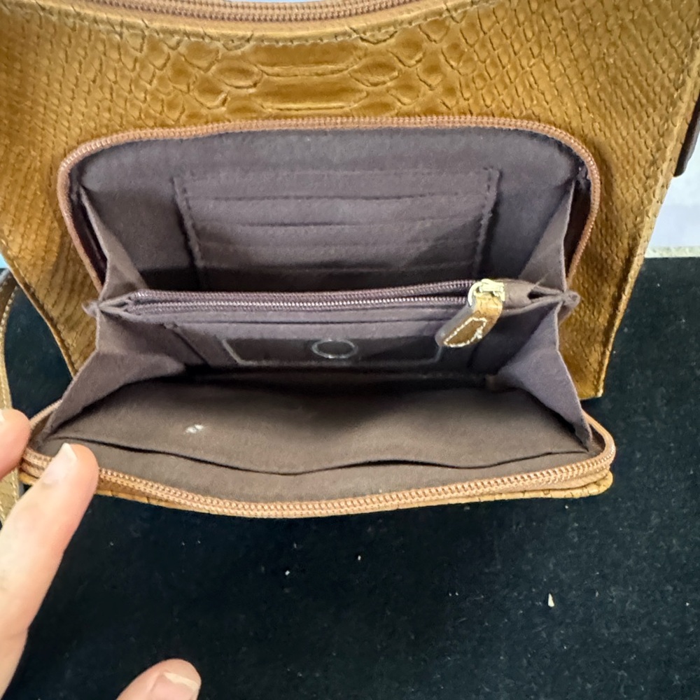 Vintage Brown Liz Claiborne crossbody handbag - Picture 9 of 14